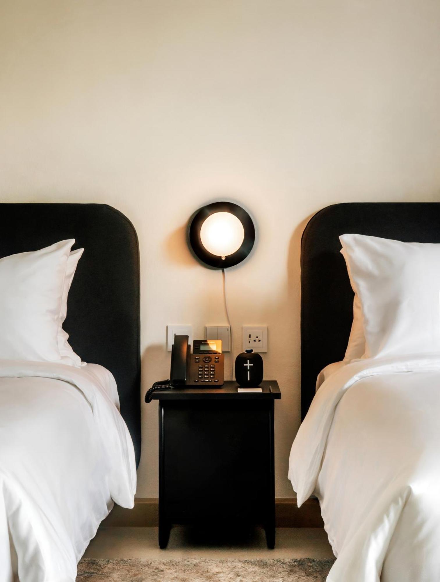 Hotel The Standardx, Bangkok Phra Arthit Extérieur photo