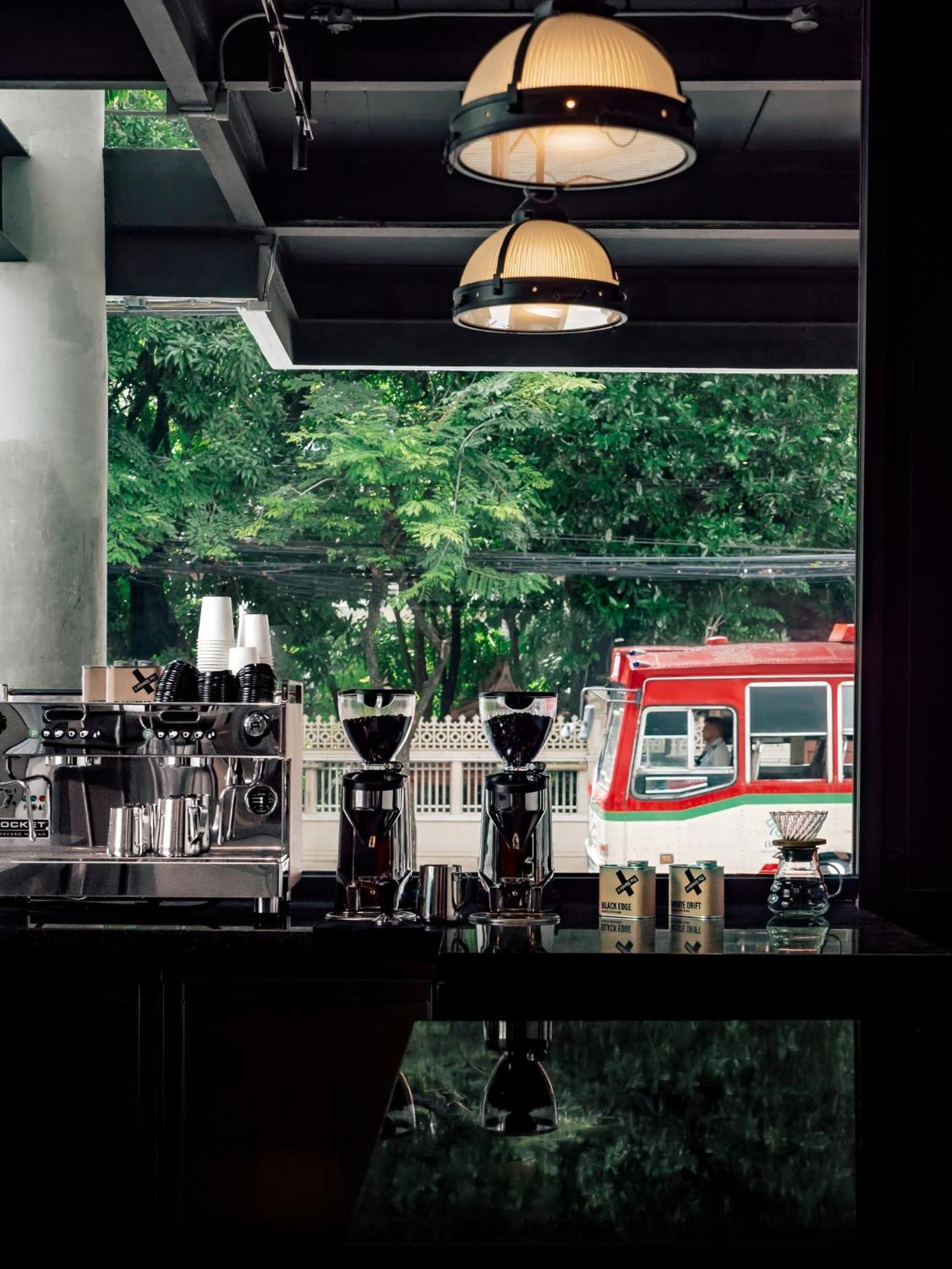 Hotel The Standardx, Bangkok Phra Arthit Extérieur photo
